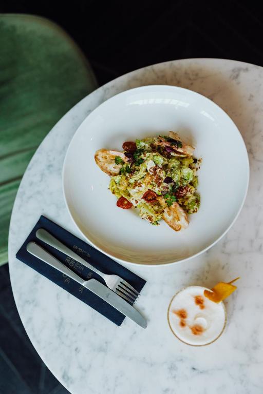 Roomers Munich, Autograph Collection - 25