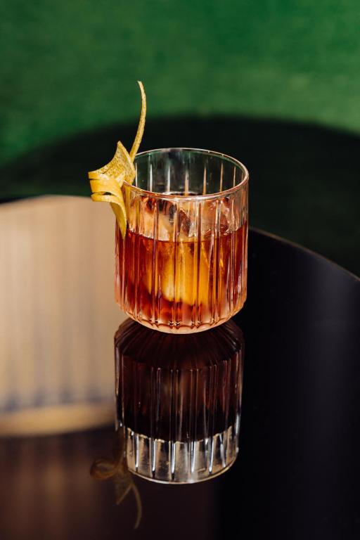 Roomers Munich, Autograph Collection - 21