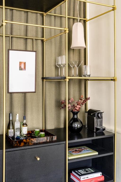 Roomers Munich, Autograph Collection - 3