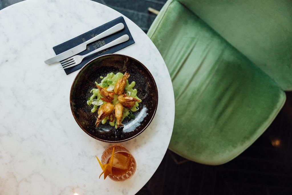 Roomers Munich, Autograph Collection - 24