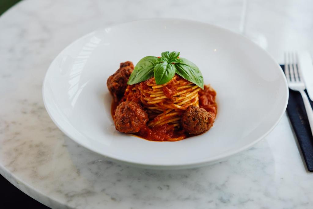 Roomers Munich, Autograph Collection - 26