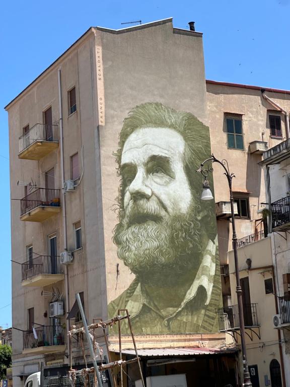 A Little Modern House - 6