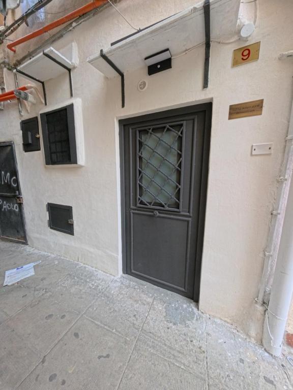 A Little Modern House - 14