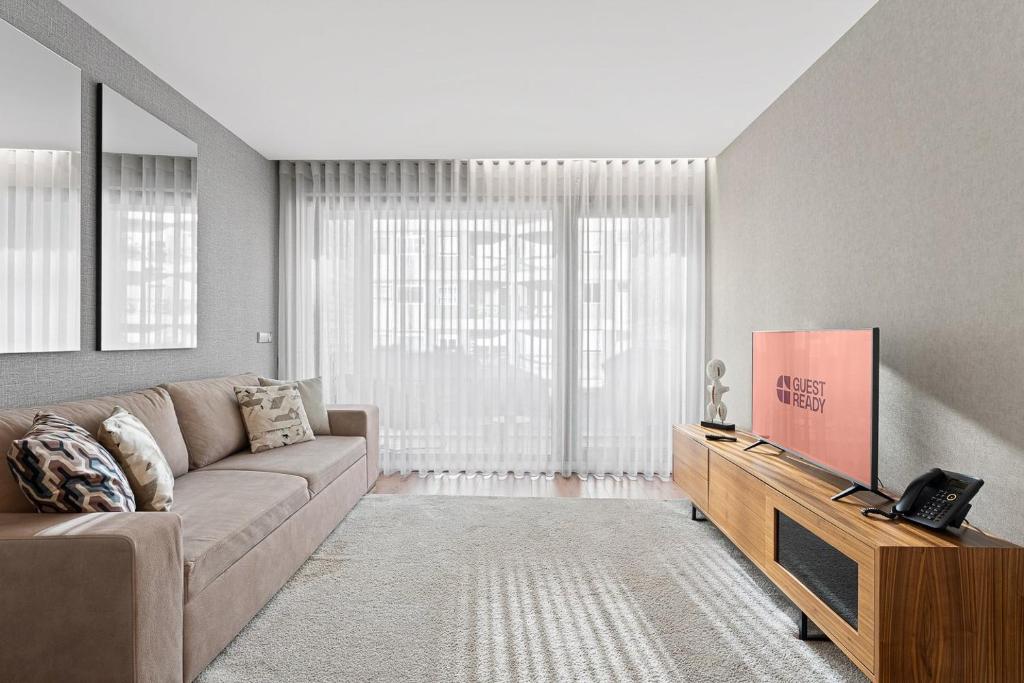 GuestReady – City Center Apartment with Balcony - 9