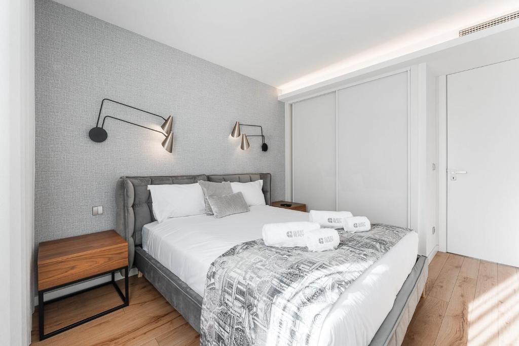 GuestReady – City Center Apartment with Balcony - 13