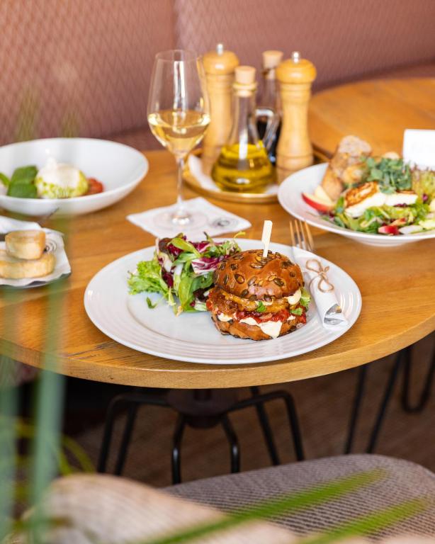 Old Royal Post Boutique Hotel & Premium Suites - 12