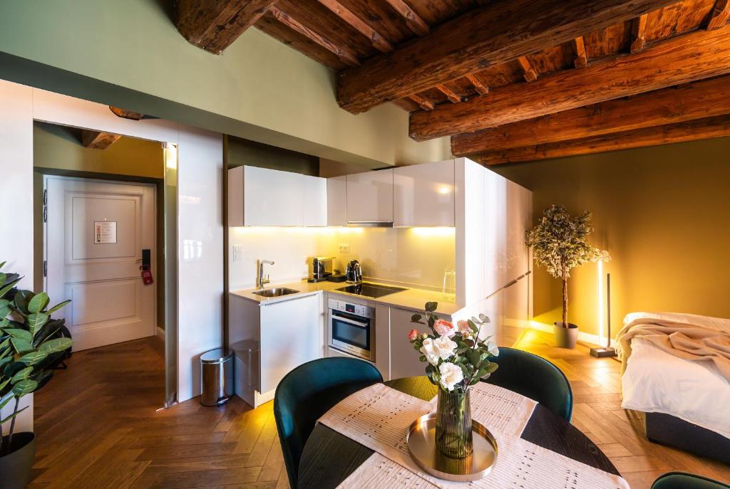 Old Royal Post Boutique Hotel & Premium Suites - 22