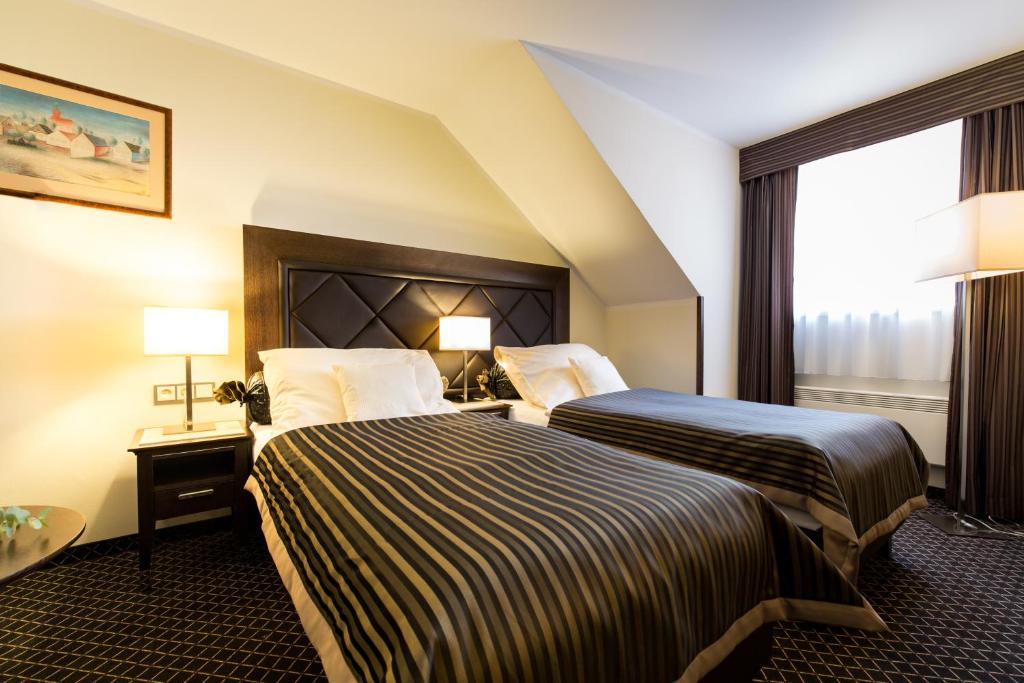 Hotel Selsky Dvur - Bohemian Village Courtyard - 21