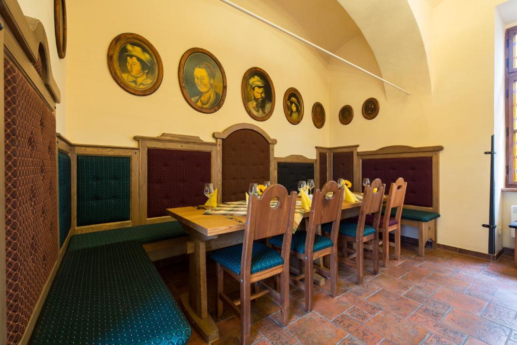 Hotel Selsky Dvur - Bohemian Village Courtyard - 34