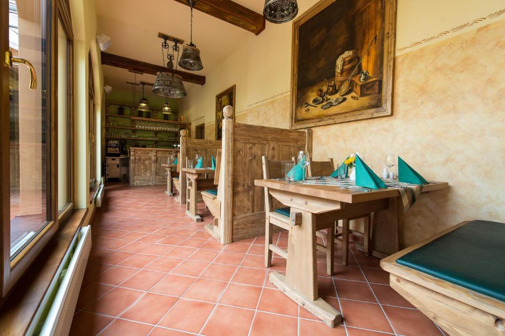 Hotel Selsky Dvur - Bohemian Village Courtyard - 43