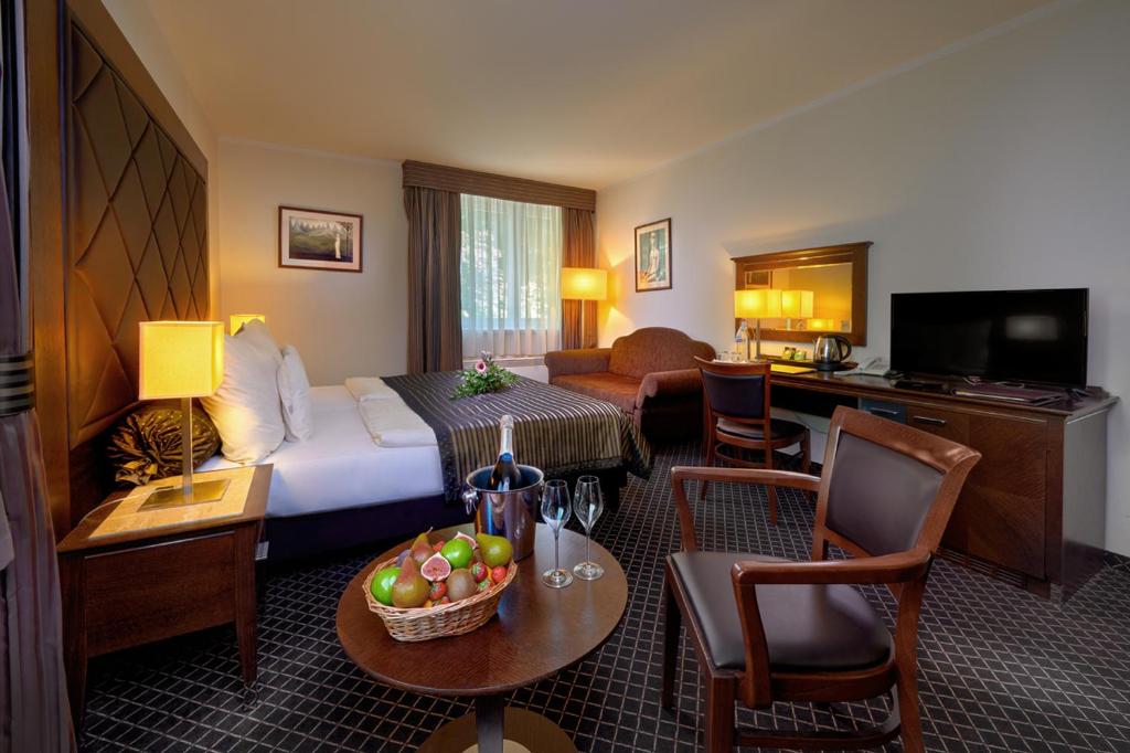 Hotel Selsky Dvur - Bohemian Village Courtyard - 6