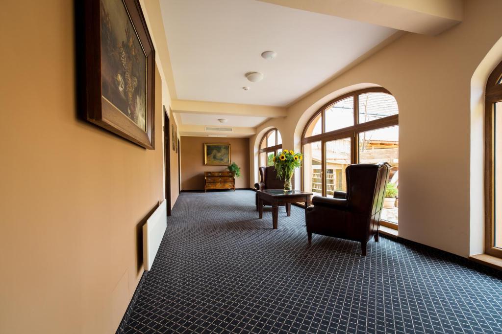 Hotel Selsky Dvur - Bohemian Village Courtyard - 39