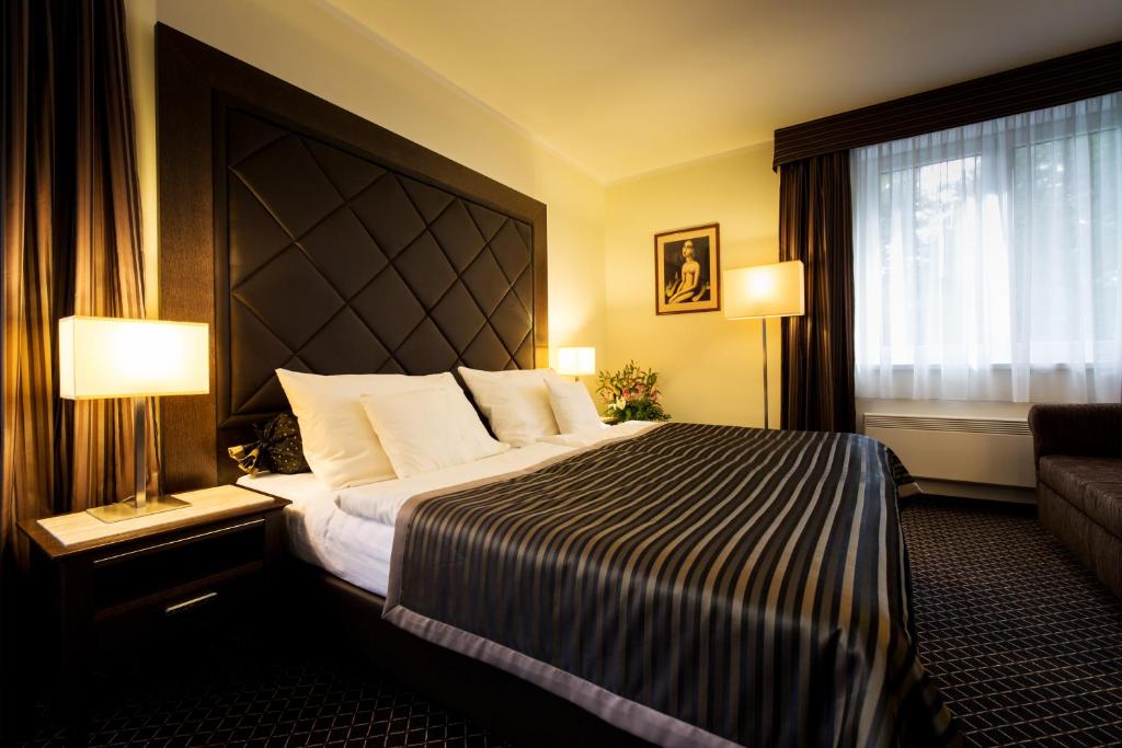 Hotel Selsky Dvur - Bohemian Village Courtyard - 37