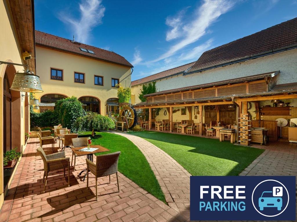 Hotel Selsky Dvur - Bohemian Village Courtyard - 20