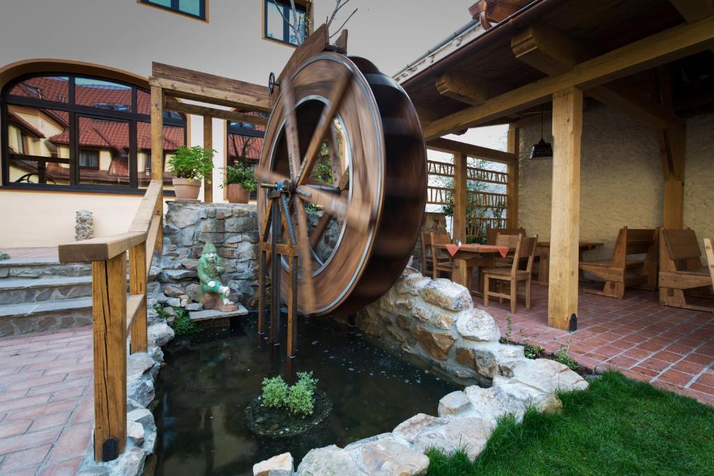 Hotel Selsky Dvur - Bohemian Village Courtyard - 32