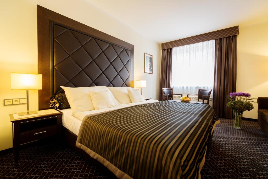 Hotel Selsky Dvur - Bohemian Village Courtyard - 40