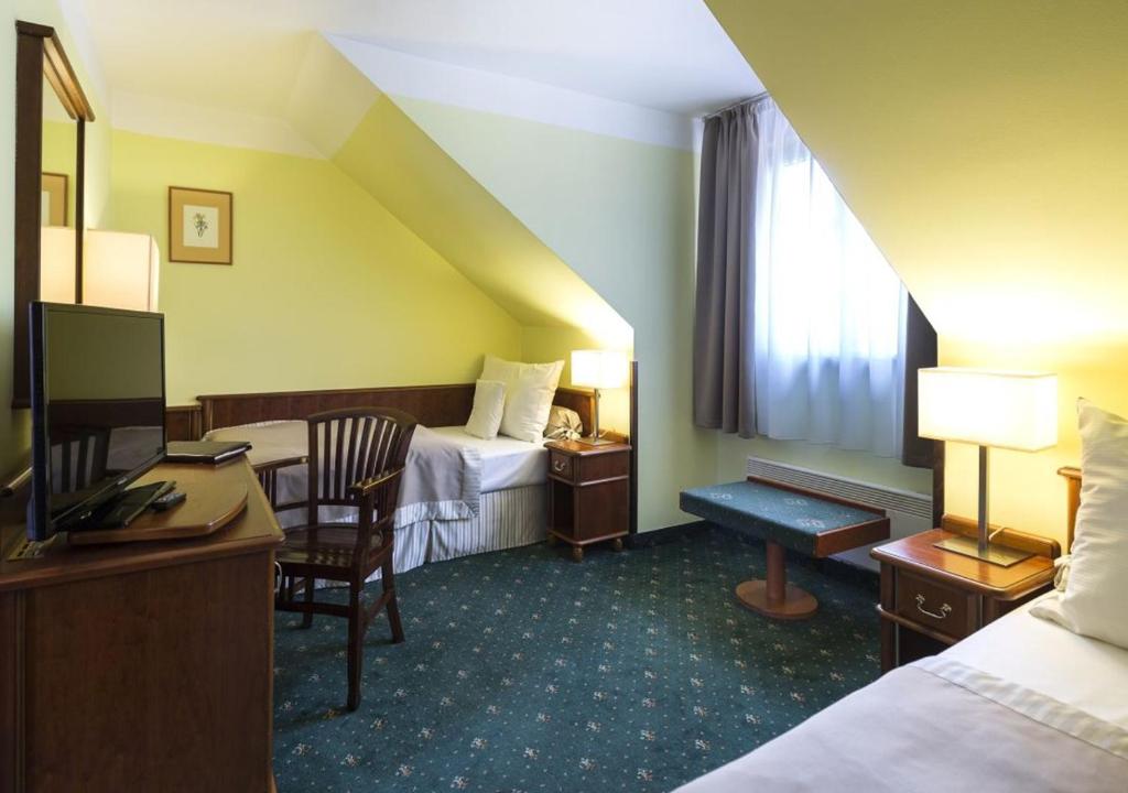 Hotel Selsky Dvur - Bohemian Village Courtyard - 24