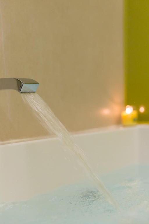 Hotel Macià Sevilla Kubb - 40