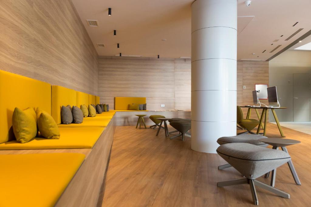 Hotel Macià Sevilla Kubb - 32