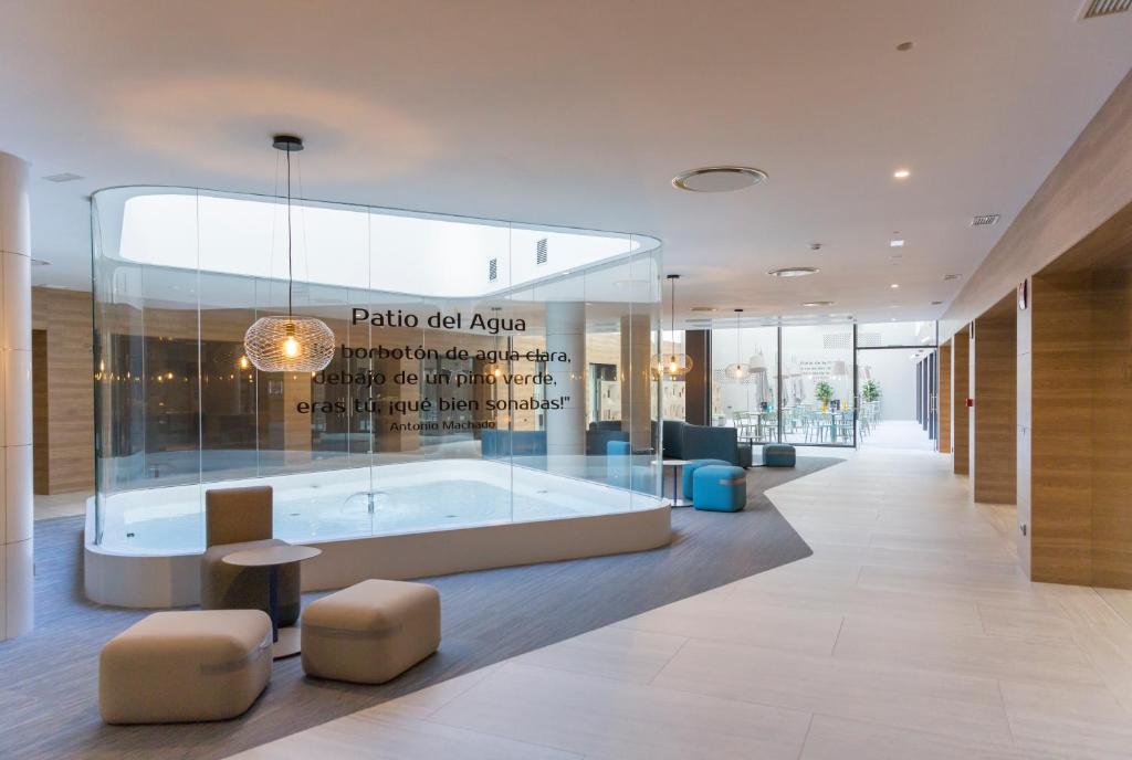 Hotel Macià Sevilla Kubb - 25