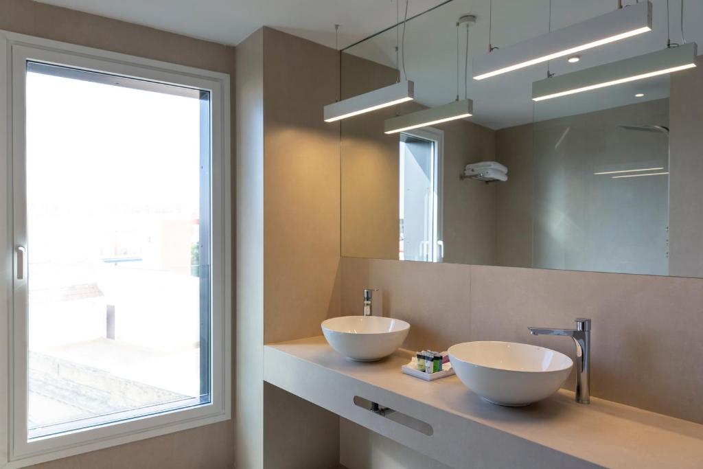 Hotel Macià Sevilla Kubb - 44