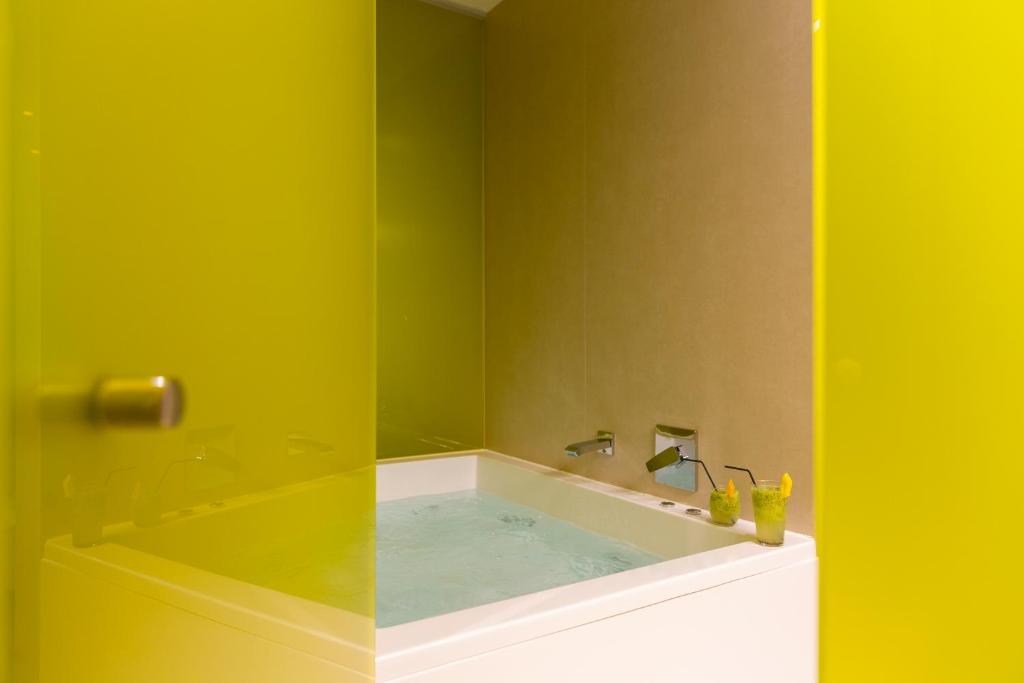 Hotel Macià Sevilla Kubb - 38