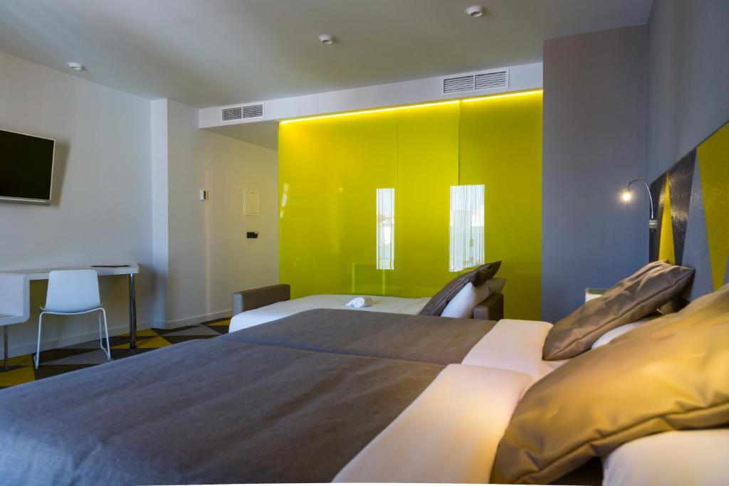 Hotel Macià Sevilla Kubb - 35