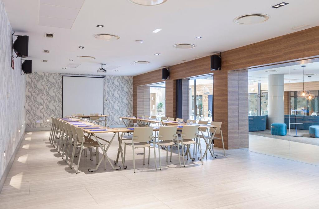 Hotel Macià Sevilla Kubb - 14