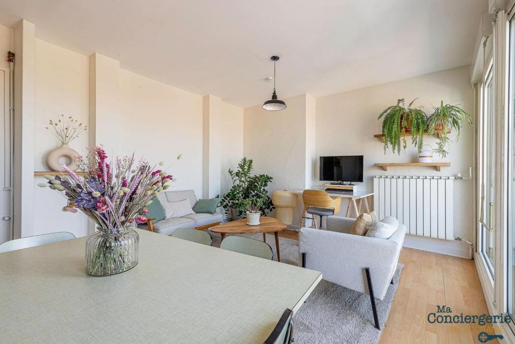 Montaudran Place Dupuy - Vue panoramique -Métro - 4