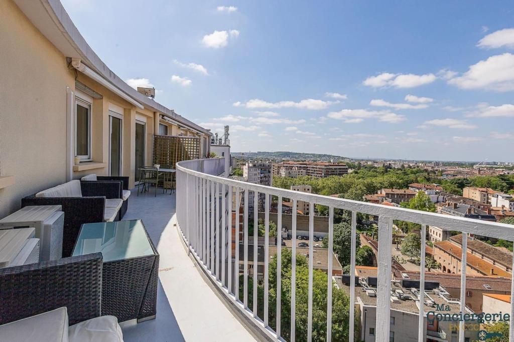 Montaudran Place Dupuy - Vue panoramique -Métro - 2