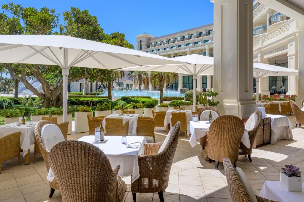 Las Arenas Balneario Resort - 38