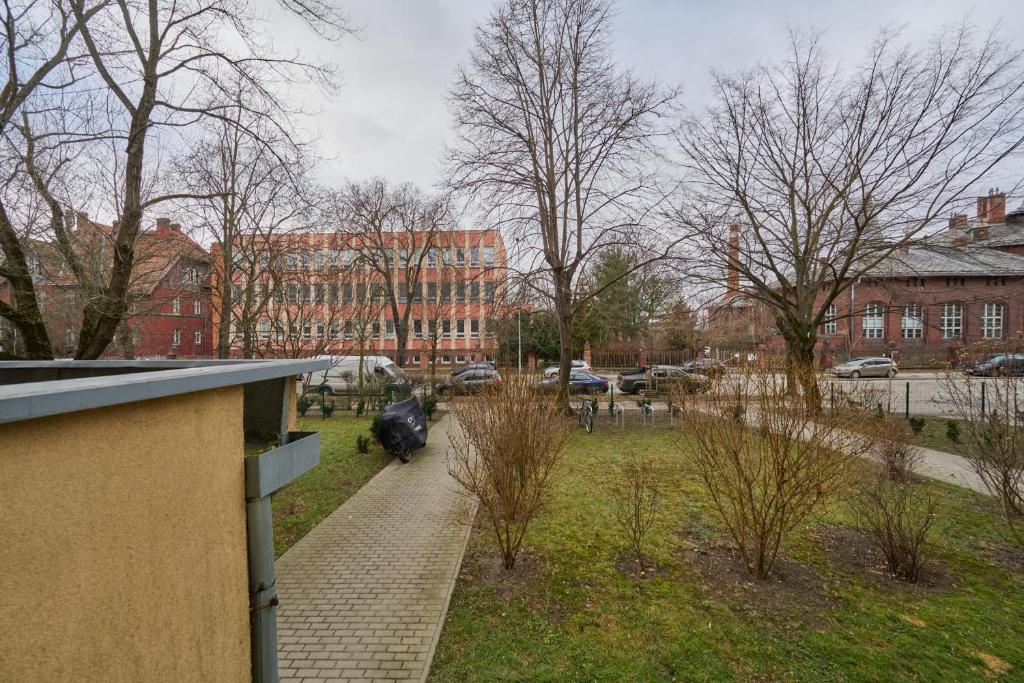 Zegadłowicza Riverside Studio in Wrocław by Noclegi Renters - 17