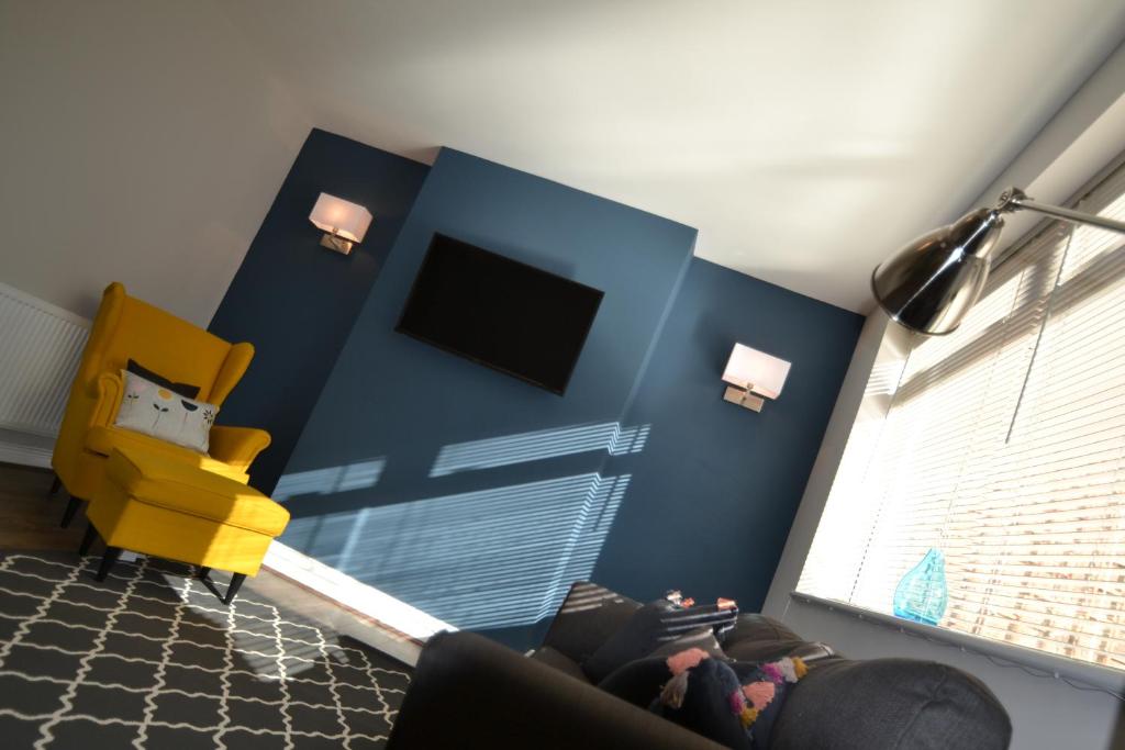Charming 1 bed riverside apartment - 14