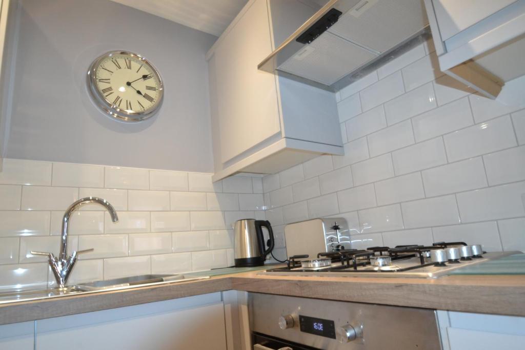 Charming 1 bed riverside apartment - 13