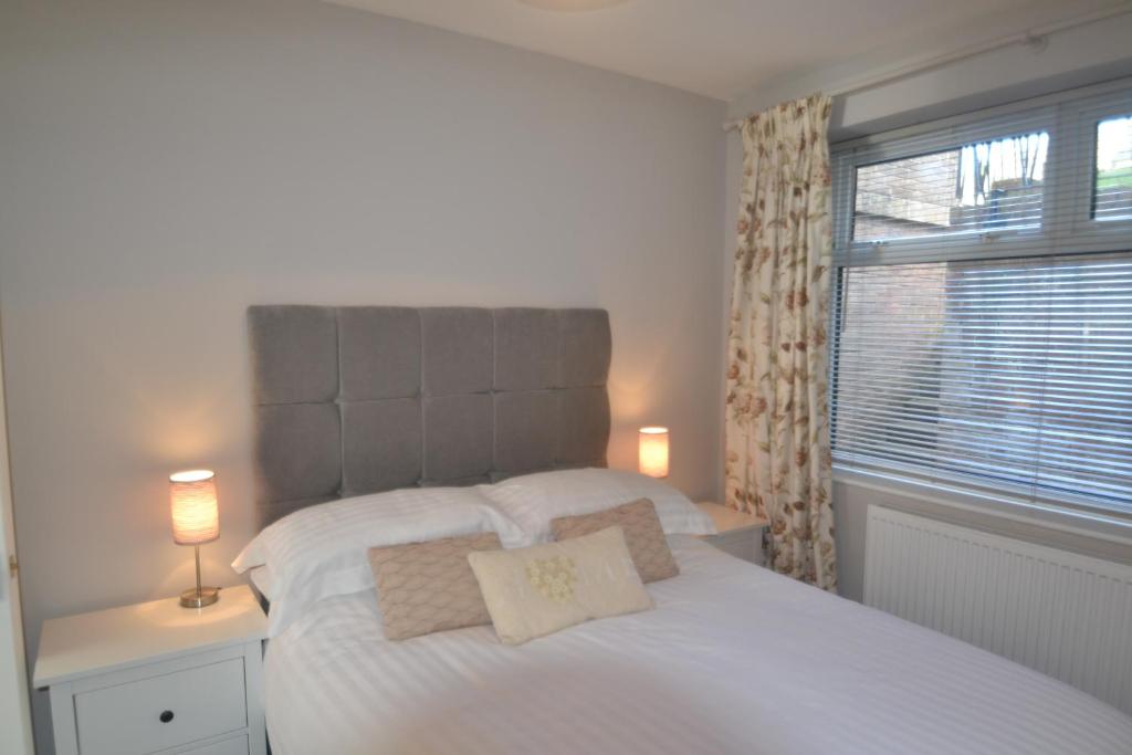 Charming 1 bed riverside apartment - 2