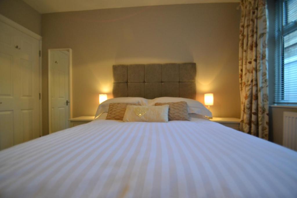 Charming 1 bed riverside apartment - 7