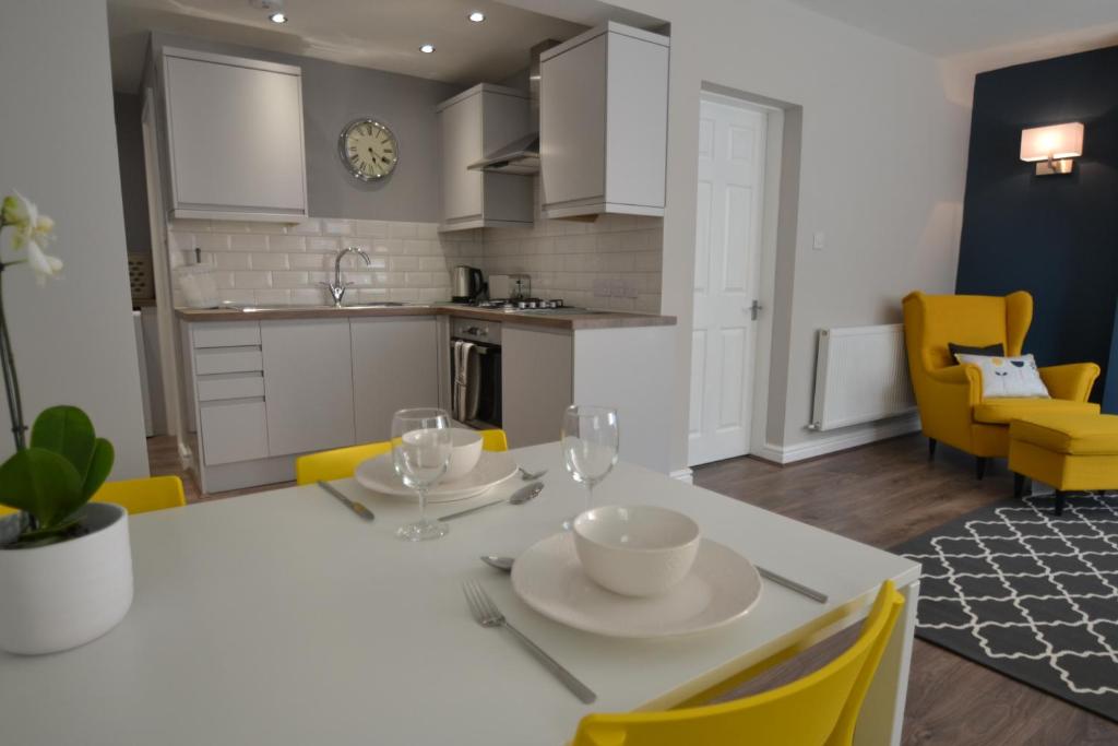 Charming 1 bed riverside apartment - 1