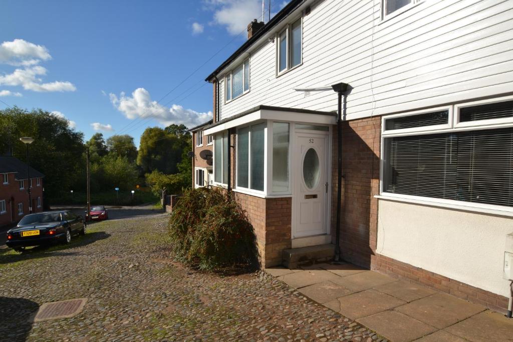 Charming 1 bed riverside apartment - 6