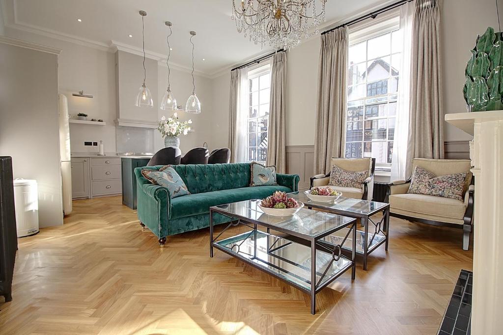 ch1 boutique stays - 1
