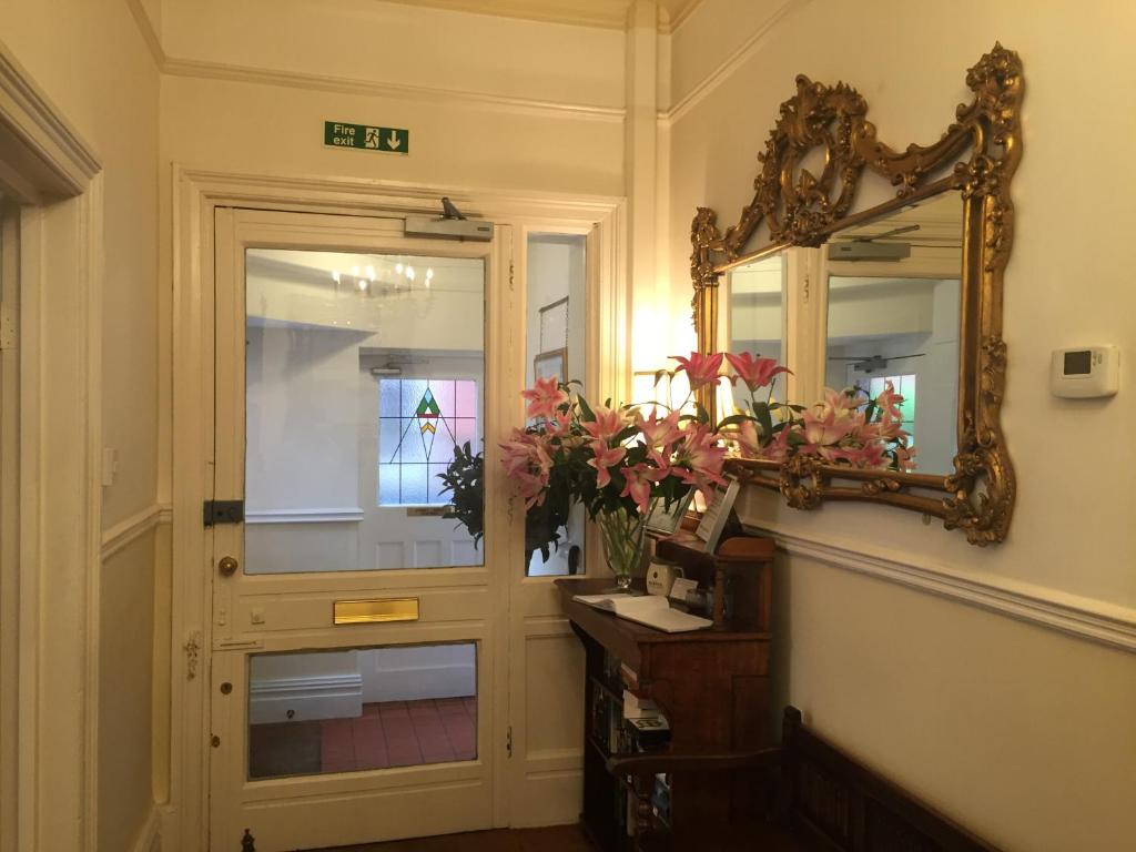 Chester House Guest House - 30