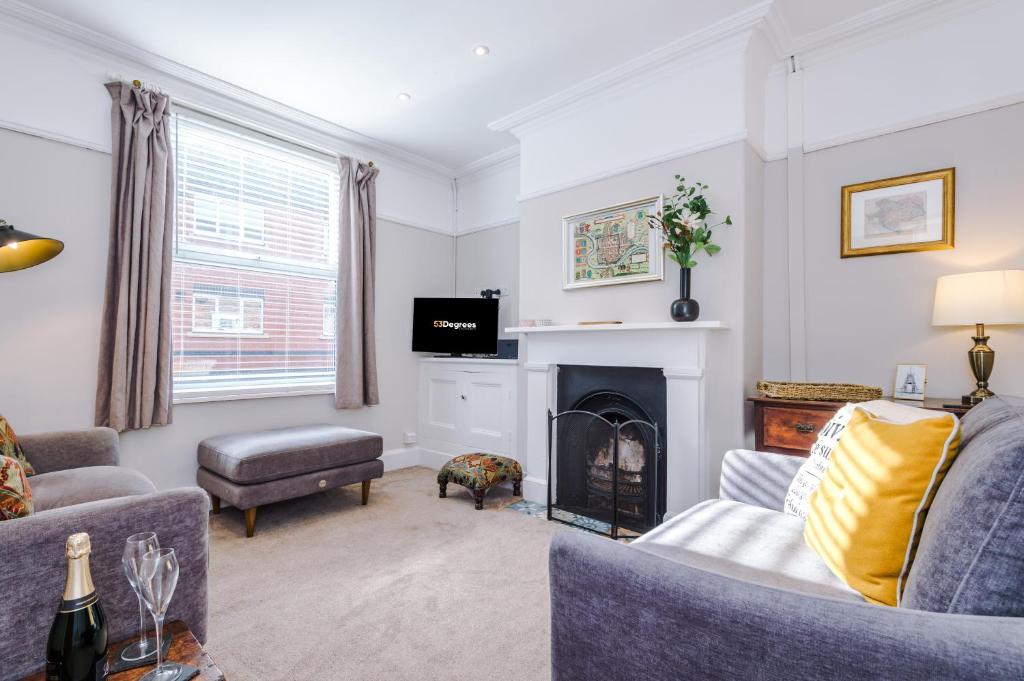 Central 2-bed home in Chester by 53 Degrees Property - Amazing location, Ideal for Couples - Sleeps 4! - 1