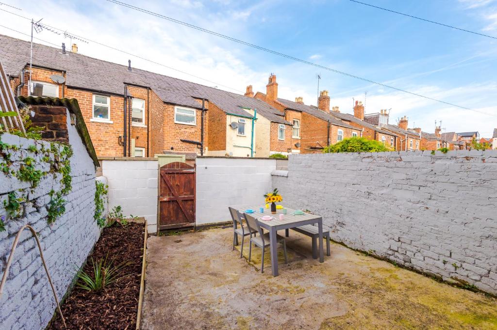 Central 2-bed home in Chester by 53 Degrees Property - Amazing location, Ideal for Couples - Sleeps 4! - 6