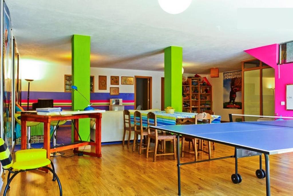 Coloured Studio - 18