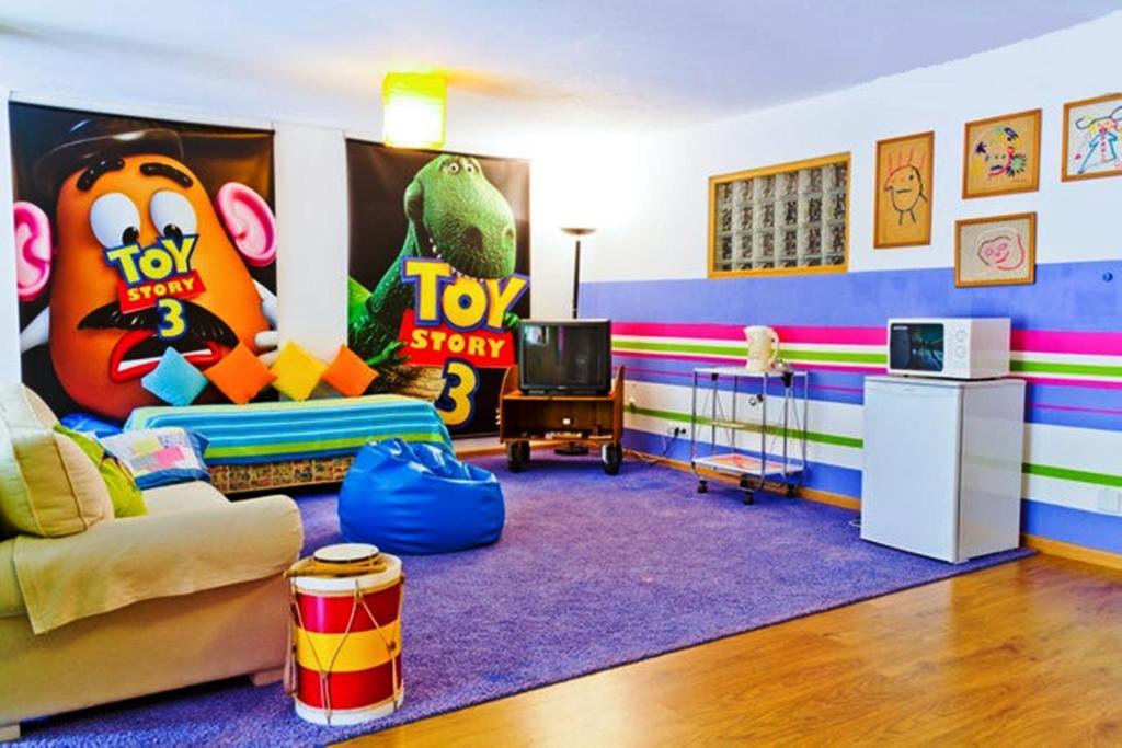 Coloured Studio - 10