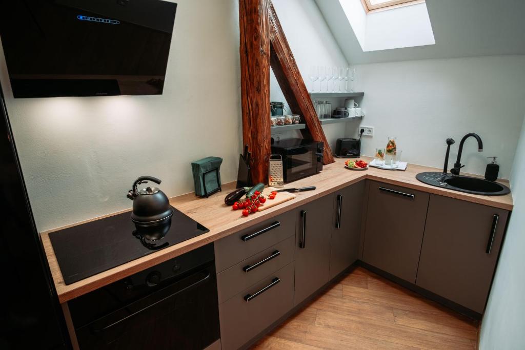 Luxury Oasis, Sauna, AC and Free Parking - 17