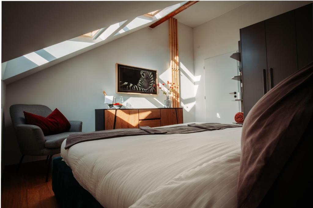 Luxury Oasis, Sauna, AC and Free Parking - 7